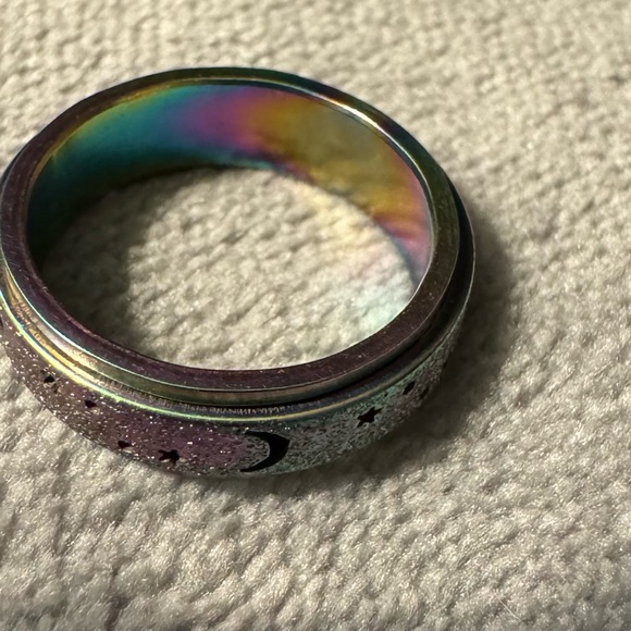 Super cool fidget spinner ring size 5.5 top band spins around NEW - Picture 3 of 4